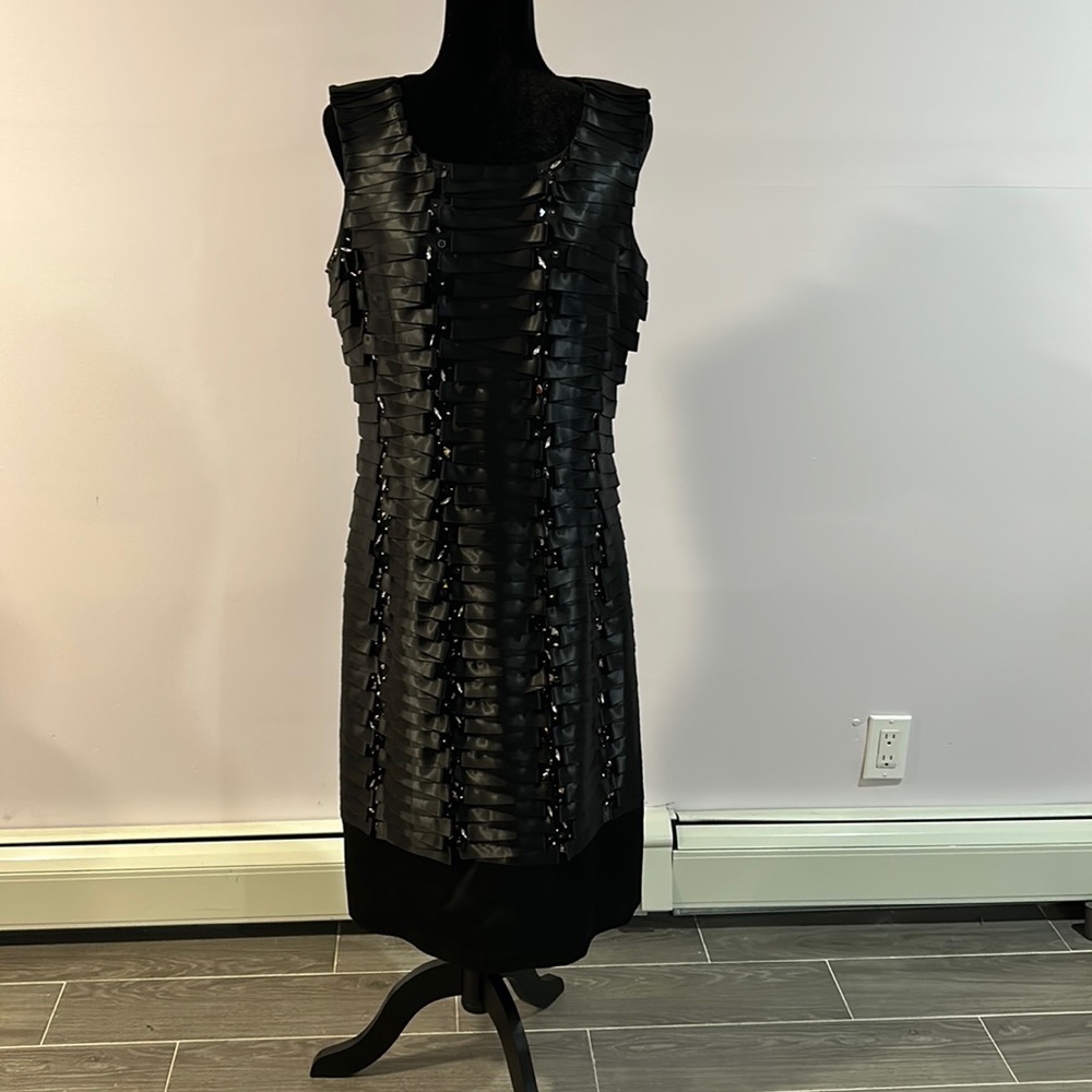 Julian Joyce Beautifully elegant satin dress size 12 PERFECT CONDITION